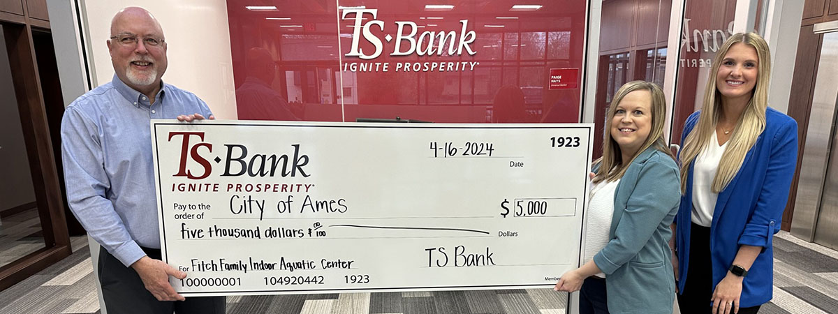 TS Bank employees gift check to City of Ames employee