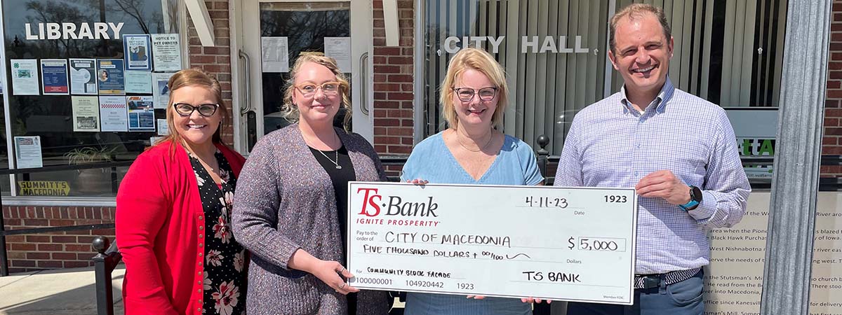 TS Bank employees gift check to Macedonia city members