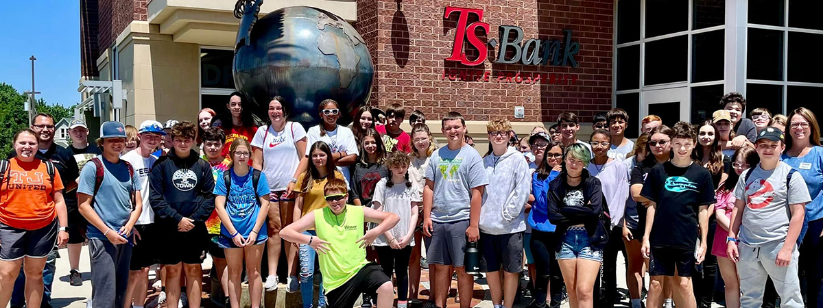 Freshman class in front of Downtown TS Bank building